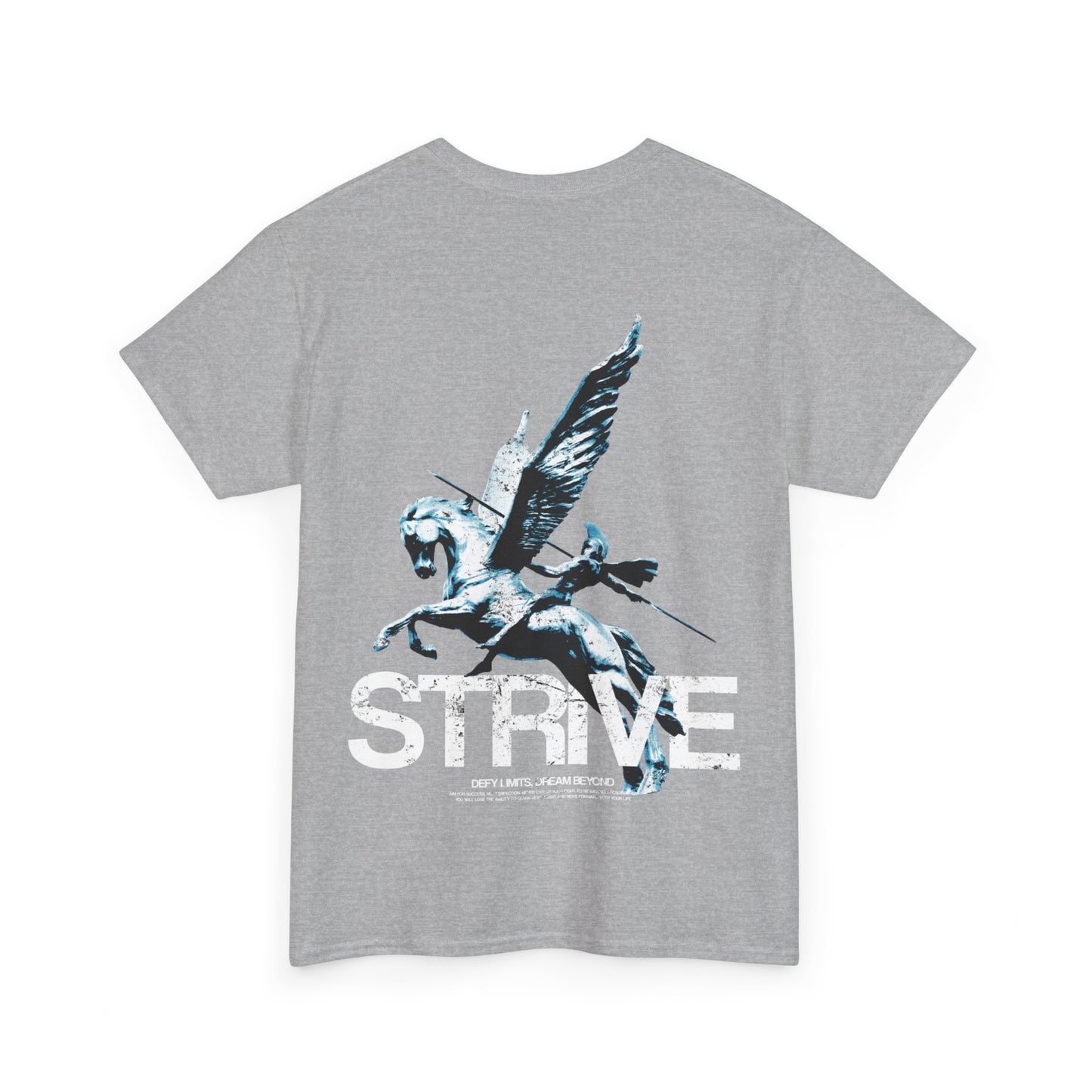 Strive Motivationsshirt – antiker Krieger auf geflügeltem Pferd mit dem Slogan 'Defy Limits, Dream Beyond'. Inspiriert zu Stärke, Durchhaltevermögen und dem Streben nach mehr. Ideal für Streetwear- und Fitnessfans, die ihre Grenzen überschreiten wollen