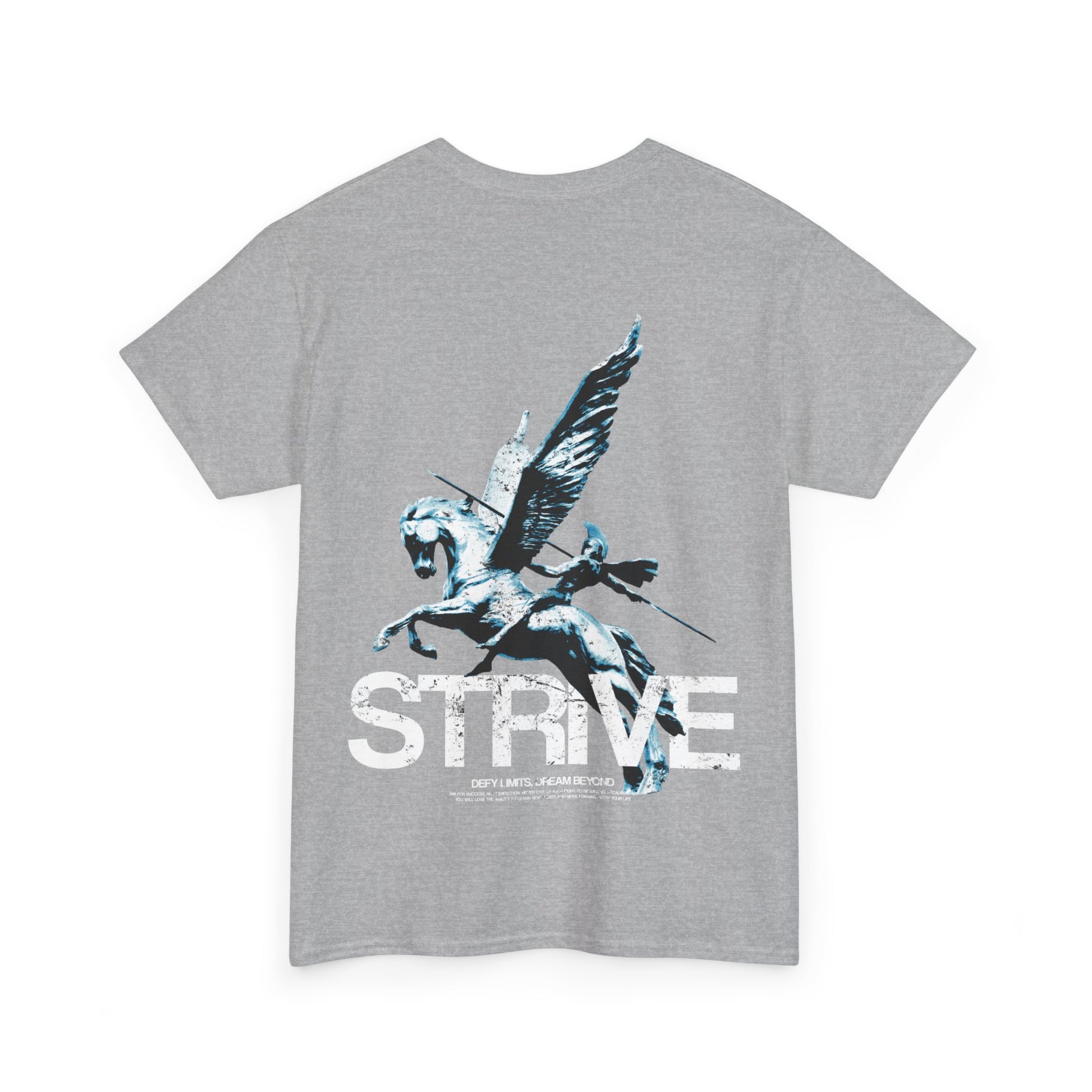 Strive Motivationsshirt – antiker Krieger auf geflügeltem Pferd mit dem Slogan 'Defy Limits, Dream Beyond'. Inspiriert zu Stärke, Durchhaltevermögen und dem Streben nach mehr. Ideal für Streetwear- und Fitnessfans, die ihre Grenzen überschreiten wollen