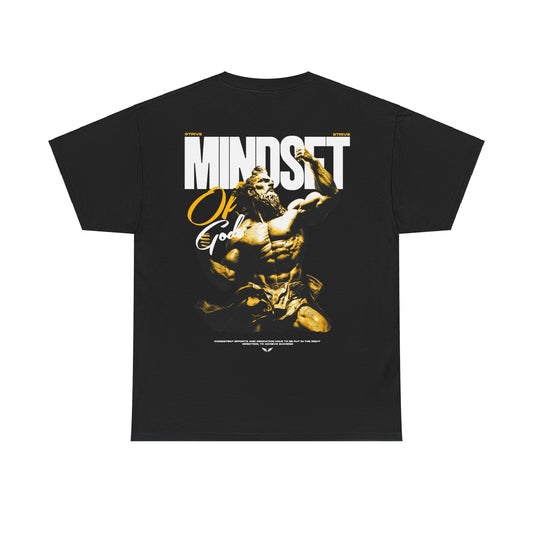 Strive Streetwear & Gym Wear Poster – antike Statue eines muskulösen Gottes in kraftvoller Pose mit dem Slogan 'Mindset of Gods'. Motiviert zu Selbstverbesserung und Erfolg durch Beharrlichkeit und Hingabe. Streetwear kombiniert mit Fitness- und Lifestyle-Motivation.