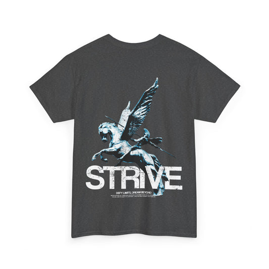 Strive Motivationsshirt – antiker Krieger auf geflügeltem Pferd mit dem Slogan 'Defy Limits, Dream Beyond'. Inspiriert zu Stärke, Durchhaltevermögen und dem Streben nach mehr. Ideal für Streetwear- und Fitnessfans, die ihre Grenzen überschreiten wollen